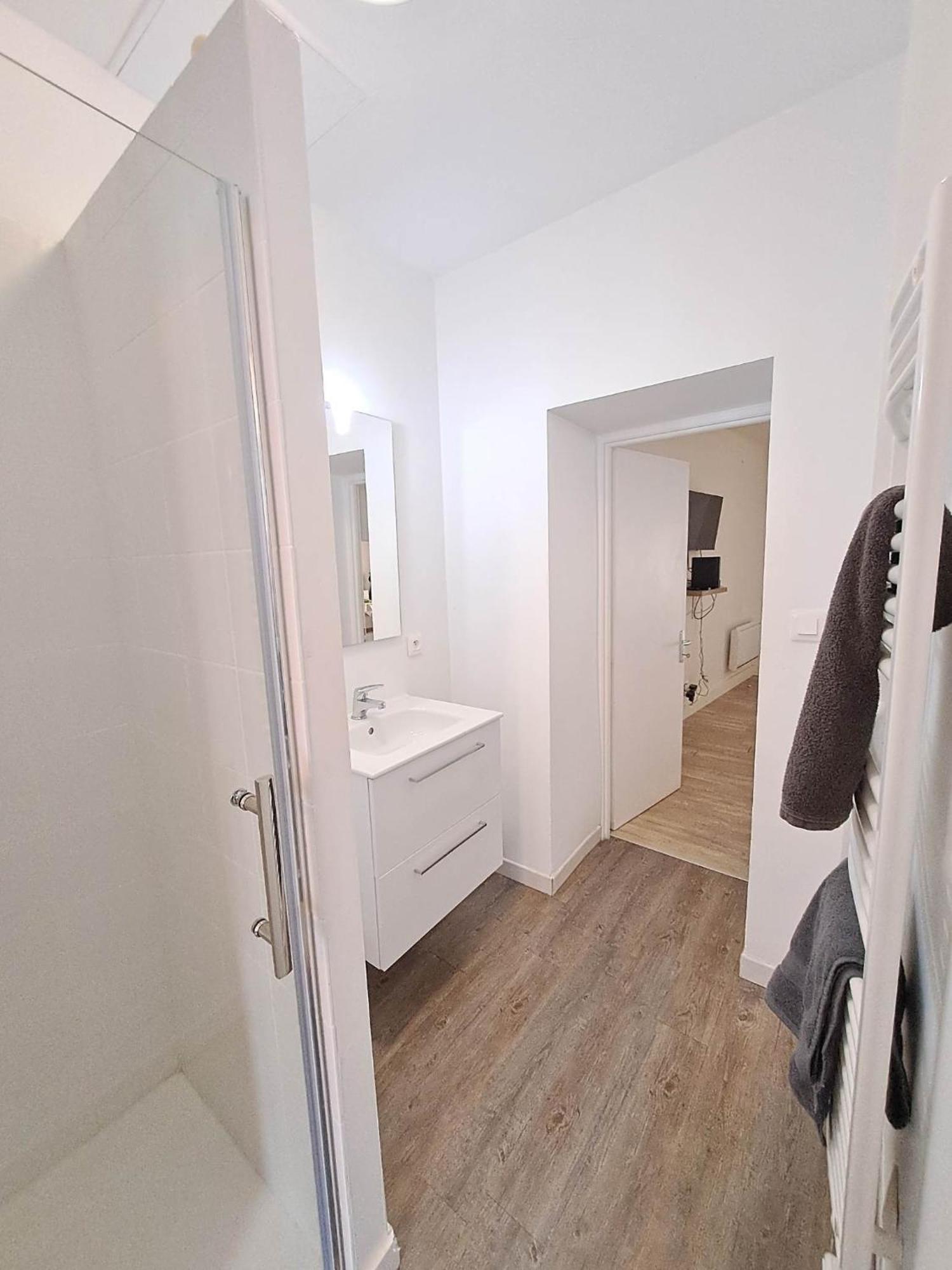Apartment T2 Avec Cour Le St Amand, 3pers, 2 Lit, Wifi *